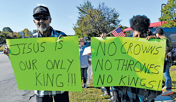 <i>Multitude of signs told the story of 'No Kings' rally</i> pics 3
