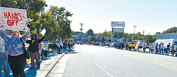 <i>Multitude of signs told the story of 'No Kings' rally</i> pics 1