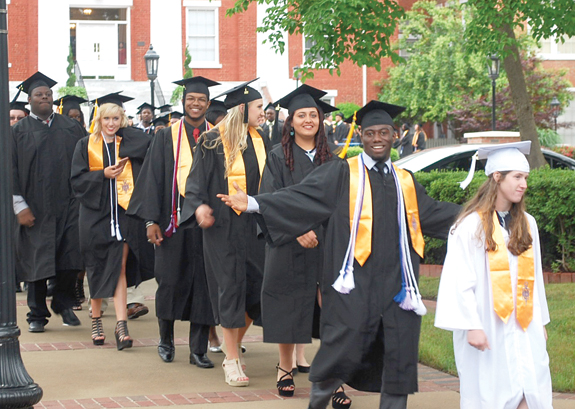 <i>More than 160 associate degrees conferred at LC</i>