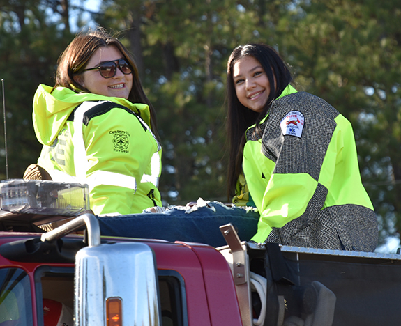 Alert celebrates Christmas with annual parade, pics 2