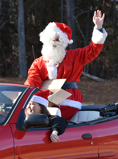 Alert celebrates Christmas with annual parade, pics 3