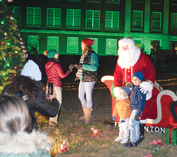 <i>It's official: The Christmas Season is here, pics 3</i>