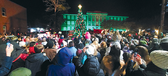 <i>It's official: The Christmas Season is here, pics 1</i>